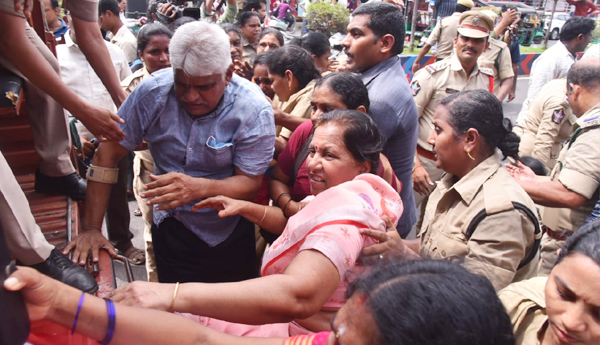 anganwadi-chalo-vijayawada-protest-1