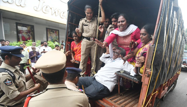 anganwadi-chalo-vijayawada-protest-vsp2
