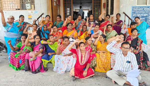 bapatla--police-suppress-on-anganwadi-chalo-vijayawada