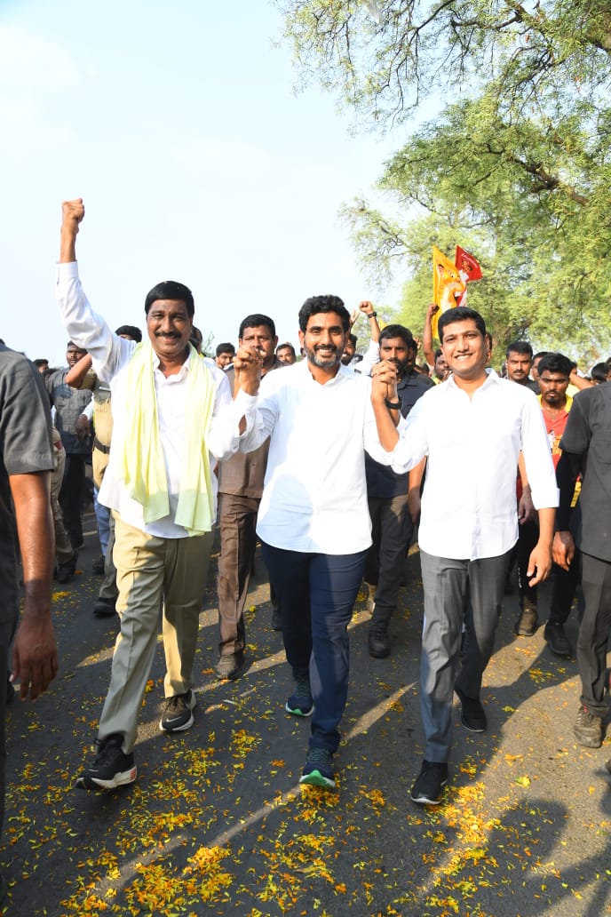 లోకేష్‌ వెంట బిసి జనార్దన్‌ రెడ్డి, ఆయన కుమారుడు బిసి మనోహర్‌ రెడ్డి