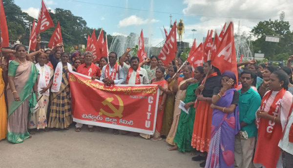 chittoor-police-suppress-on-anganwadi-chalo-vijayawada