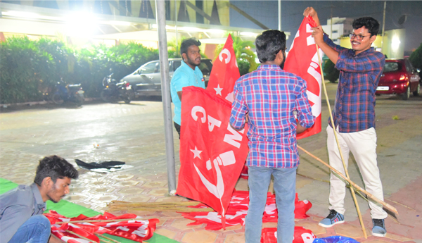                               సిపిఎం కార్యకర్తలు