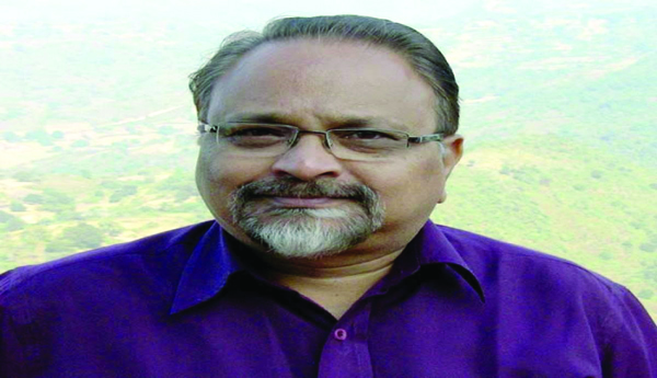 ఆకాశంలో పావురాలు స్వేచ్ఛగా ఎగురుతున్నాయి. పిల్ల పావురం తల్లి పావురాన్ని అడిగింది...'మనం గుడి, మసీదు, చర్చి, గురుద్వారాలన్నీ తిరుగుతాం. వాటిపై వాలుతాం. గింజలు కనబడితే ఏరుకుని తింటాం. మరి మనలాగే మనుషులు కూడా వాటిలో తిరుగుతూనే ఉంటారు.