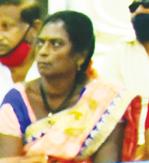 ప్రశ్నిస్తే కొడుతున్నారు