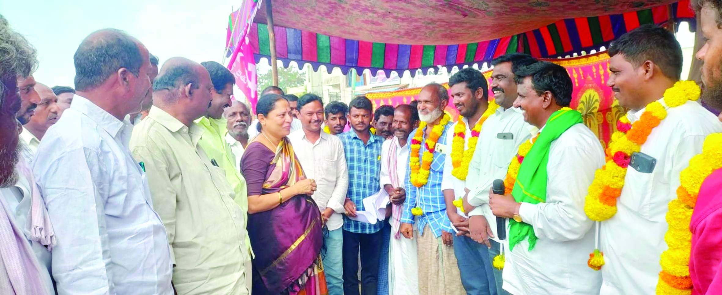 సంఘీభావం తెలుపుతున్న కోట్ల సుజాతమ్మ