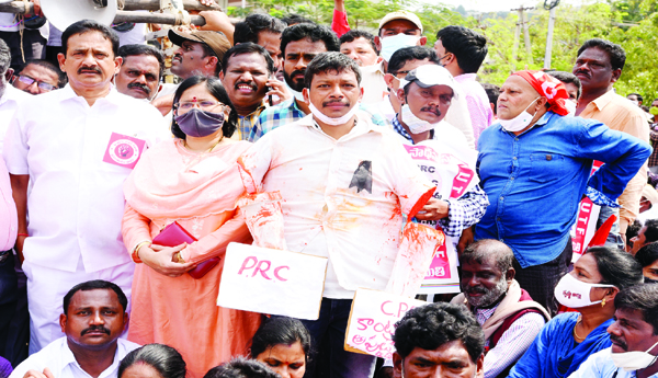 బిఆర్‌టిఎస్‌ రోడ్‌లో భారీ సంఖ్యలో మోహరించిన పోలీసులు 