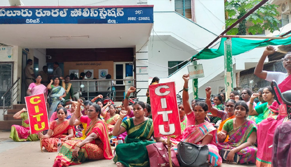eluru--police-suppress-on-anganwadi-chalo-vijayawada