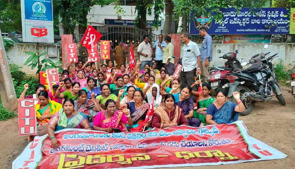 eluru--police-suppress-on-anganwadi-chalo-vijayawada2
