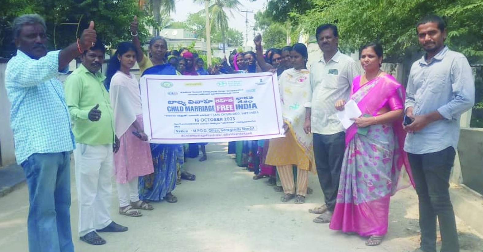 గోనెగండ్లలో ర్యాలీ నిర్వహిస్తున్న వైకెపి సిబ్బంది