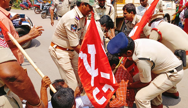 kakinada-left-parties-protest-against-power-charges1