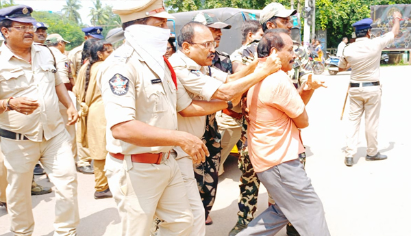 kakinada-left-parties-protest-against-power-charges1