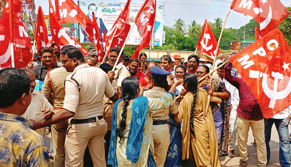 kakinada-left-parties-protest-against-power-charges1