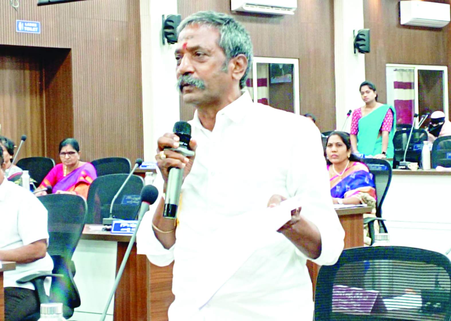  సమావేశంలో మాట్లాడుతున్న కాటసాని