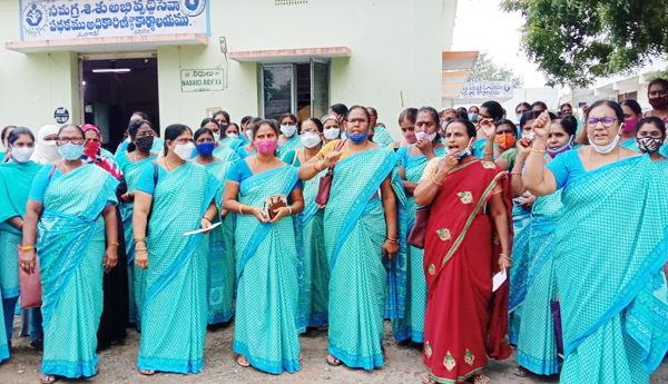 రాష్ట్ర వ్యాప్తంగా అంగన్వాడీల డిమాండ్స్ డే....