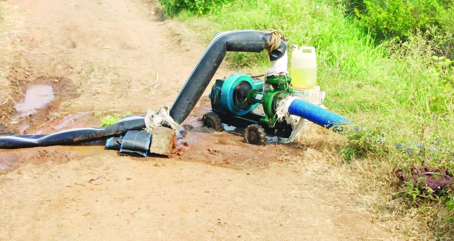 హాల్వి సెక్షన్‌లో అక్రమంగా సాగునీటిని మళ్లిస్తున్న రైతులు