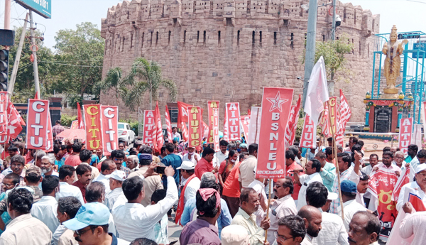General Strike: కేంద్రంపై కన్నెర్ర - హోరెత్తిన బిజెపి ప్రభుత్వ వ్యతిరేక నినాదాలు