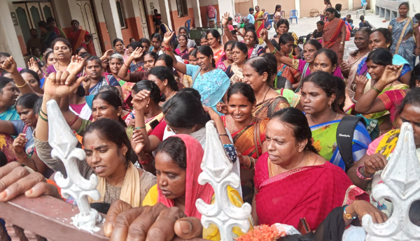police-supress-on-anganwadi-chalo-vijayawada4