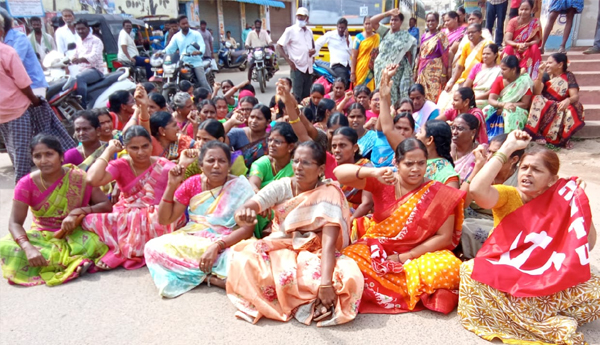 police-supress-on-anganwadi-chalo-vijayawada4