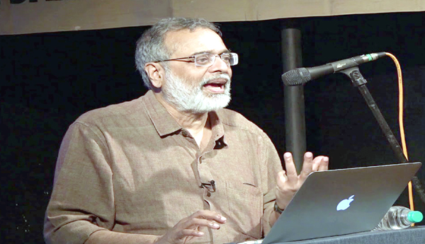 దేశంలో కోవిడ్‌-19 వ్యాక్సిన్‌ ల కొరత ఎంత తీవ్రంగా ఉందో వ్యాక్సినేషన్‌ కేంద్రాల దగ్గర గుంపులు గుంపులుగా గుమిగూడి, వ్యాక్సిన్‌ దొరకదని తెలిసి నిరాశతో వెనుదిరుగుతున్న జనాల్ని చూస్తే తెలుస్తుంది.