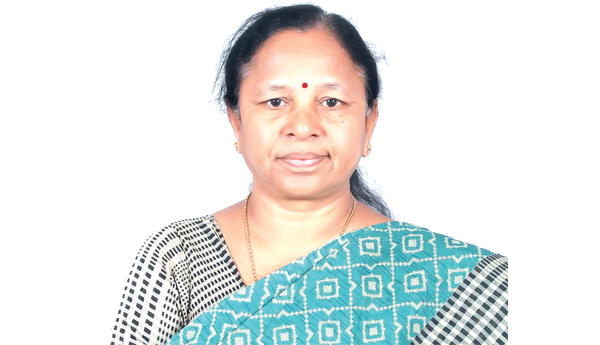 భారత స్వాతంత్య్రోద్యమంలో ఆంగ్లేయుల గుండెల్లో నిదురించిన అల్లూరి, దేశ స్వాతంత్య్రం కోసం ప్రాణాలు పణంగా పెట్టిన భగత్‌ సింగ్‌ వంటి ఎందరో యువతీయువకుల త్యాగాల వారసత్వం మనది. వీరు పెద్ద ఎత్తున సామాజిక ఉద్యమాలలో పాల్గొన్నారు. నిరక్షరాస్యత, బాల్య వివాహాలు, కుల వివక్షతపై ఉద్యమించారు