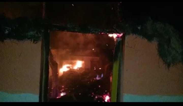 అగ్ని ప్రమాదంలో పూర్తిగా దగ్ధమైన గుడిసె