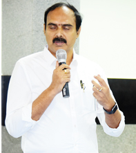 ప్రశ్నిస్తే కొడుతున్నారు