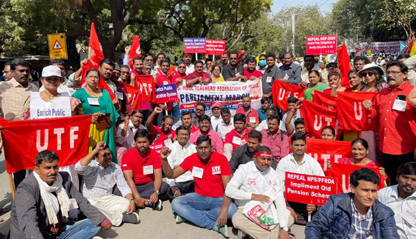 school-teachers-federation-of-india-parliament-march-delhi3