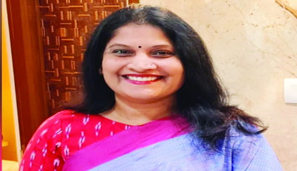 సాహిత్య రంగంలో అనువాదం కీలకమైన పాత్ర పోషిస్తోంది. వివిధ ప్రాంతాల్లో, భాషల్లో వెలువడుతున్న పుస్తకాలు స్థానిక భాషలోకి మారి, అక్కడి పరిస్థితులను మనం అర్థం చేసుకోవటానికి, ప్రపంచవ్యాప్త సాహిత్యంతో మమేకం కావటానికి దోహదపడుతుంది.