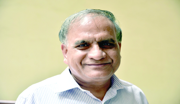 సినిమాలకు పాకిన పరివార్‌ పైత్యం