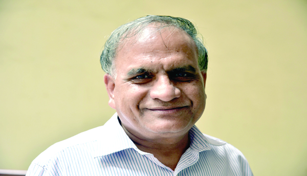 రాజ్యాంగ ప్రజాస్వామ్య విలువలను, సమైక్యత, సమగ్రత, సార్వభౌమత్వంను కాపాడే వారే రాష్ట్రపతిగా వుండాలనేది అనుభవం. ఇప్పుడు కేంద్రం ఒత్తిళ్లు, బెదిరింపులతో ఫిరాయింపులతో నయానో భయానో సీట్లు కూడగట్టడం చాలా చోట్ల చూశాం. ఆ విధంగా వచ్చే ఎన్నికల తర్వాత సర్కారు ఏర్పాటుపై కూడా రాష్ట్రపతి నిర్ణయం కీలకమయ్యే అవకాశం వుండొచ్చు. లౌకిక శక్తులు తమ బలాన్ని చూపకపోతే ఆయన మరింత పాక్షికంగా వ్యవహరిస్తారనడంలో సందేహం లేదు. కనుకనే వీలైనంత వరకూ ప్రతిపక్షాలు ఒక ఉమ్మడి అభ్యర్థిని నిలిపే ప్రయత్నం చేయవలసి వుంటుంది. పట్టు విడుపులతో అలాంటి పోటీ అభ్యర్థిని ఎంపిక చేయడానికి అనేక సంప్రదింపులు, కసరత్తు జరుగుతుంది.