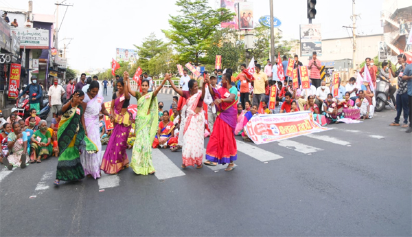 రాస్తారోకోలు..బంద్‌లు..మొదలైన రెండు రోజుల దేశవ్యాప్త సమ్మె