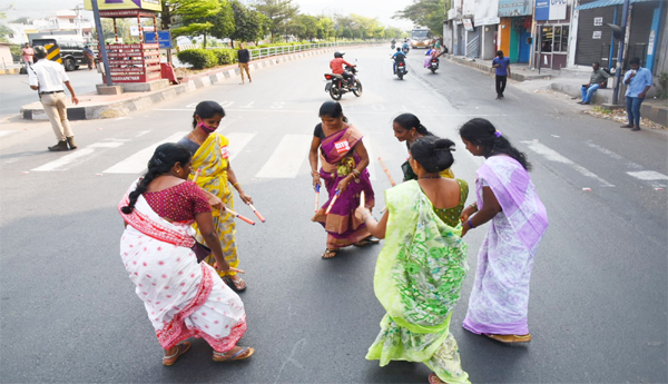 దేశ వ్యాప్త సమ్మె.. రాస్తారోకోలు.. బంద్‌లు.. అరెస్టులు.. చిత్రమాలిక.. 