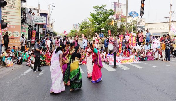 దేశ వ్యాప్త సమ్మె.. రాస్తారోకోలు.. బంద్‌లు.. అరెస్టులు.. చిత్రమాలిక.. 