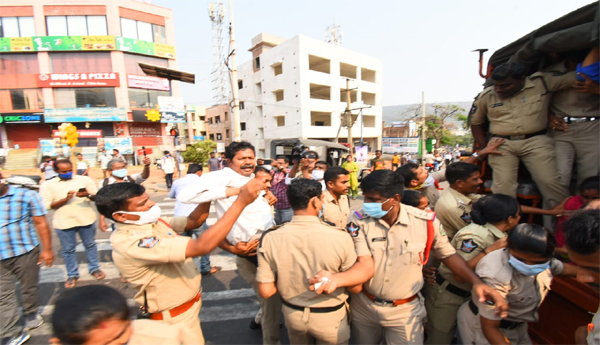 దేశ వ్యాప్త సమ్మె.. రాస్తారోకోలు.. బంద్‌లు.. అరెస్టులు.. చిత్రమాలిక.. 