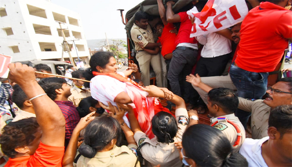 దేశ వ్యాప్త సమ్మె.. రాస్తారోకోలు.. బంద్‌లు.. అరెస్టులు.. చిత్రమాలిక.. 