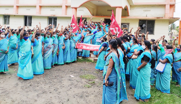 రాష్ట్ర వ్యాప్తంగా అంగన్వాడీల డిమాండ్స్ డే....